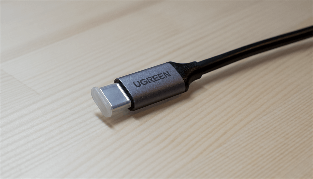 UGREEN USB-Cハブ 10in1のType-Cケーブルには保護キャップがある